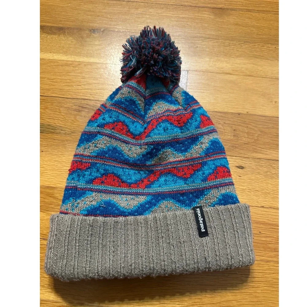 Patagonia Kids Powder Town Beanie Pom Pom Knit Hat FA16 Style 66061 Blue Tan